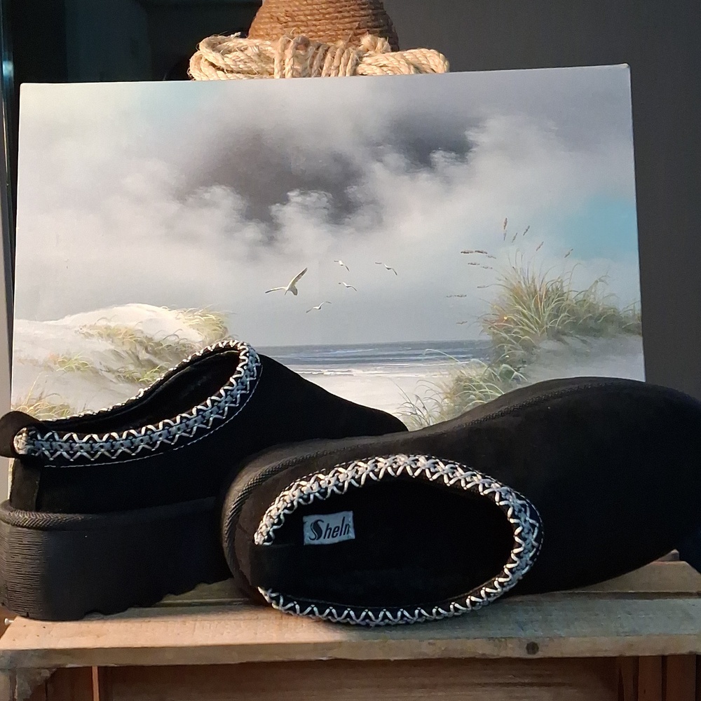 Women’s Black Suede Platform Slip-On Clogs - Picture 9 of 12